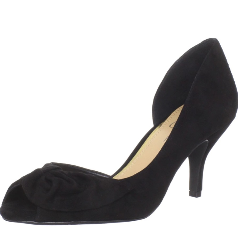 Jessica Simpson Paz Pump